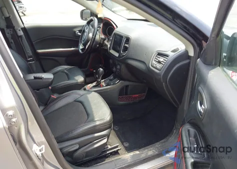 2019 Jeep Compass Trailhawk 4X4 из США, поврежденный, VIN 3C4NJDDB7KT667885